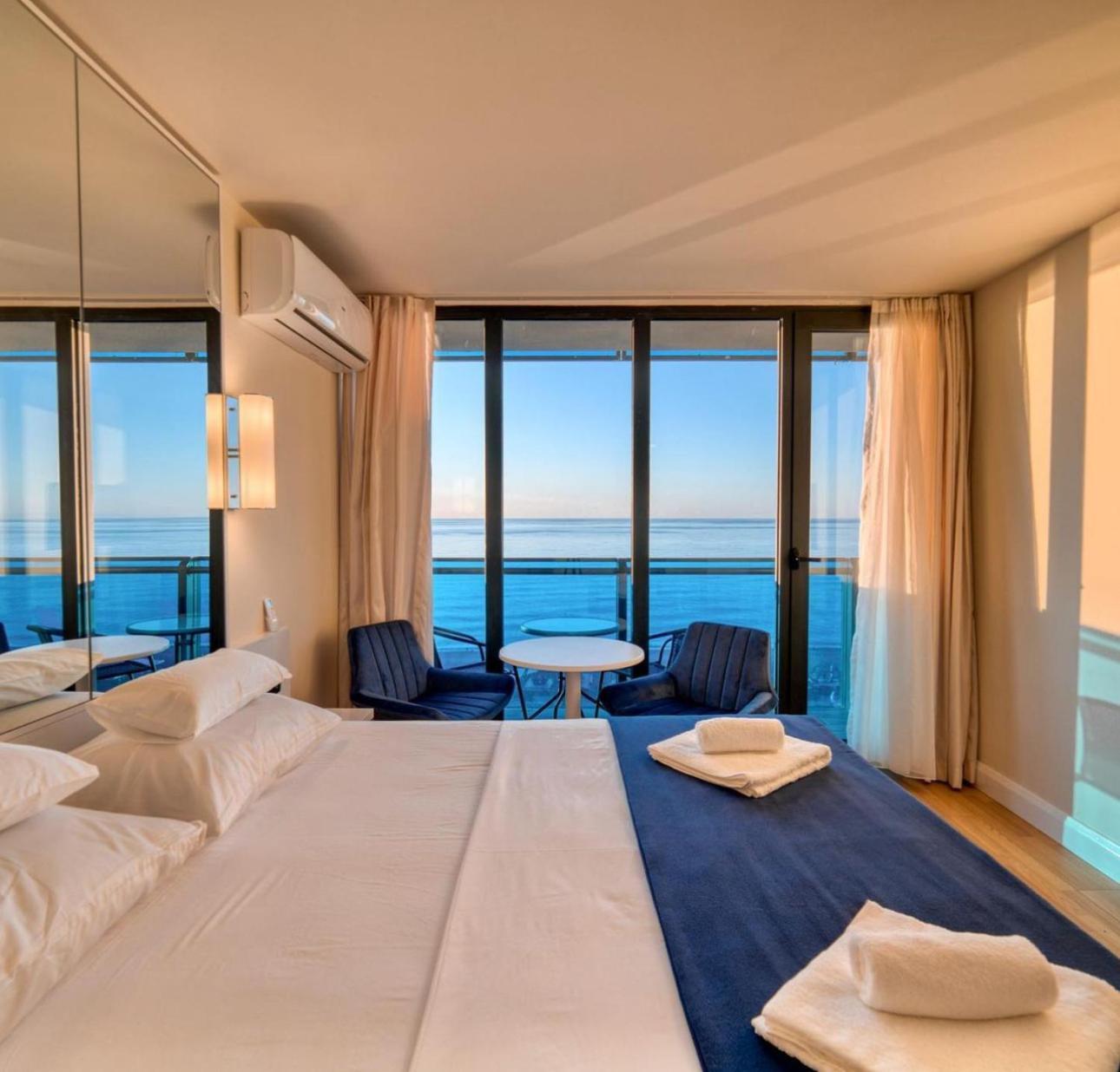 Orbi City Batumi Star Aparthotel Esterno foto