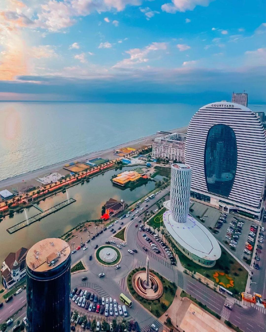 Orbi City Batumi Star Aparthotel Esterno foto